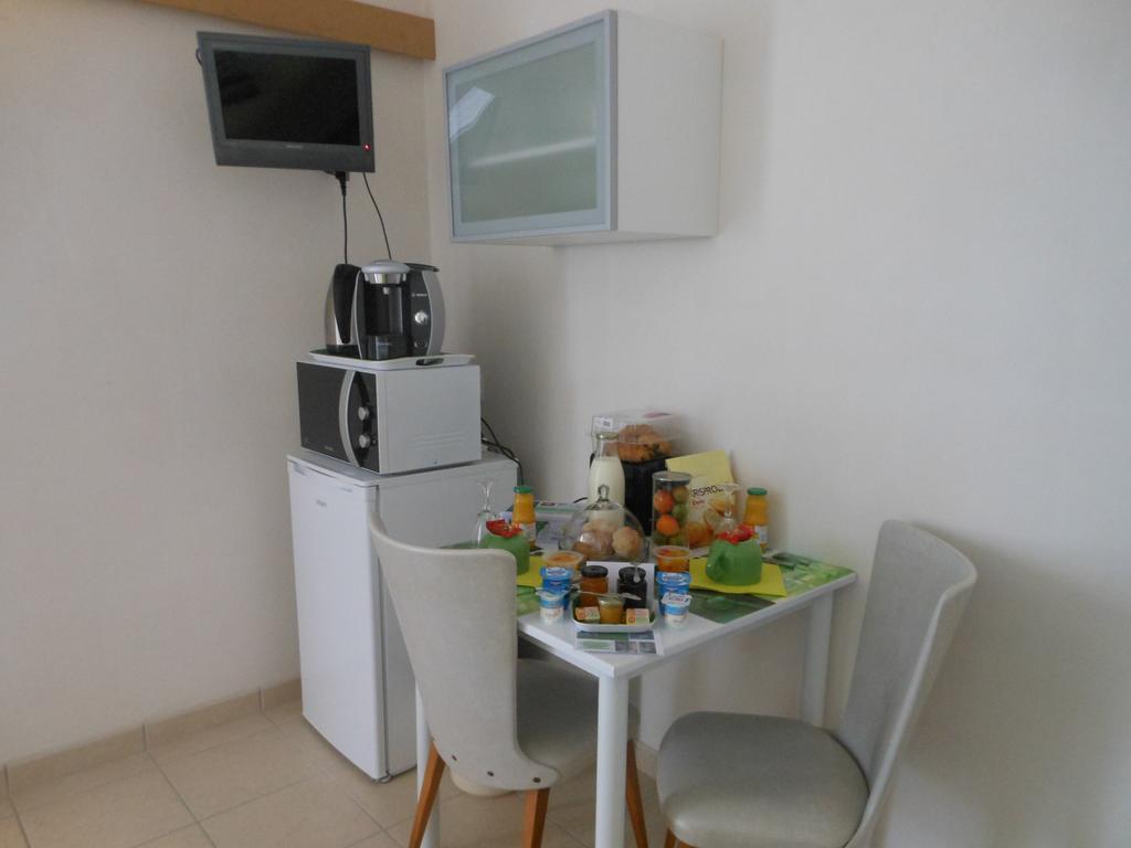 Chambre D'hôtes La Basse Gougeonnière Neuvy-en-Mauges Esterno foto